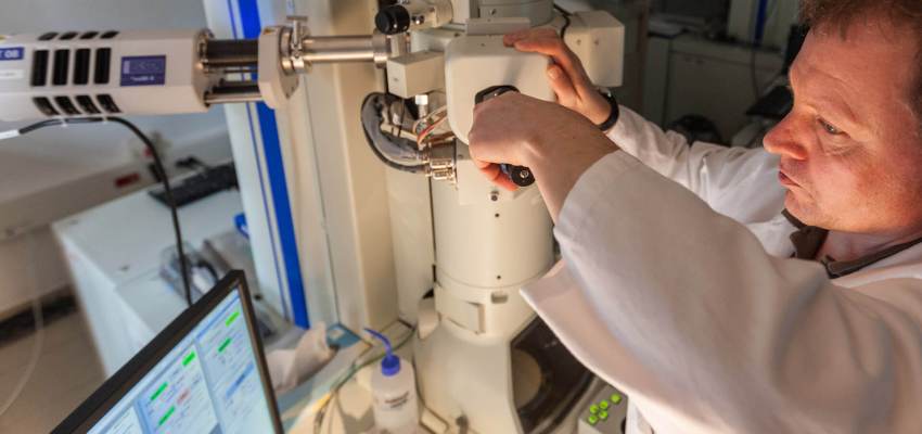 SANS instrument at neutron source facility analyzing nanostructure of polymer material