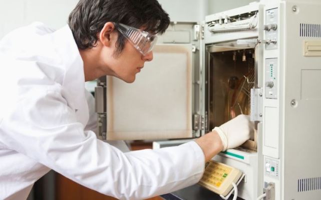 Accelerated aging test chamber for medical device packaging validation