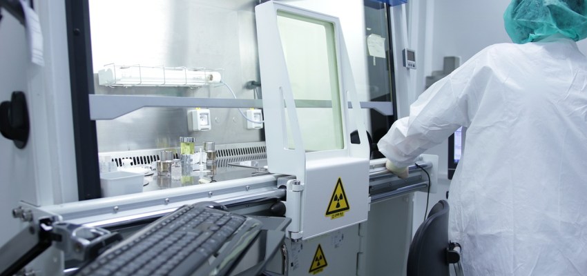 Laboratory environmental monitoring system displaying temperature and humidity values in test room