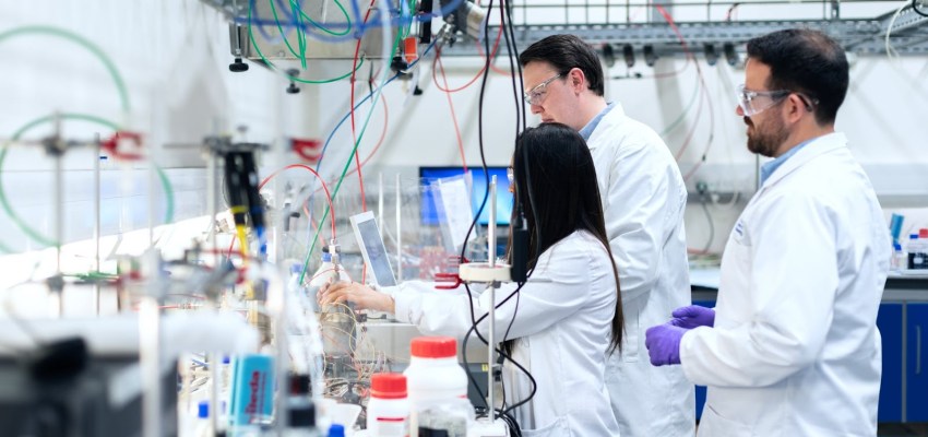 Heat transfer fluid sample being tested for thermal conductivity and specific heat capacity