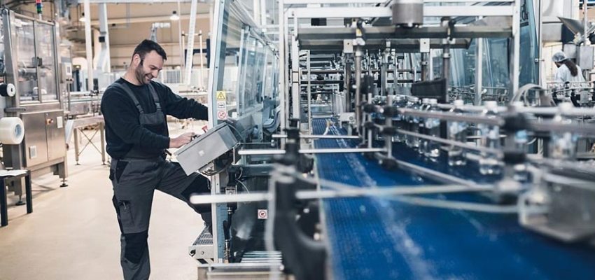 Insert molding process plastic manufacturing| Infinita Lab