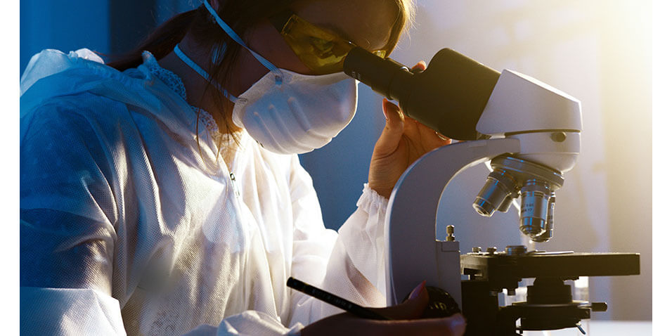 Optical Microscopy: Components, Types, and Industrial Use