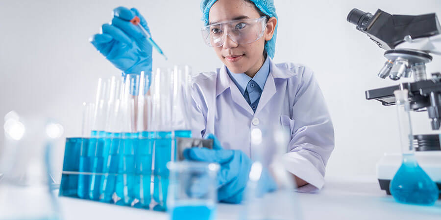 SEM-EDS material characterization equipment analyzing sample surface composition
