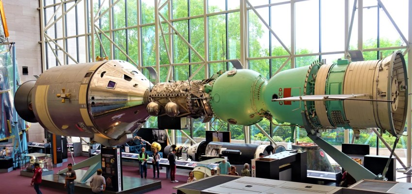 Aerospace component testing using advanced laboratory equipment